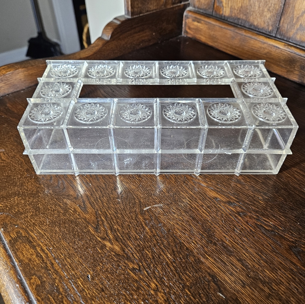 Mid Century Lucite Clear Tissue Box - Picture 2 of 7